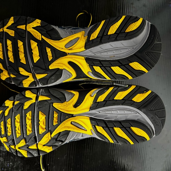 Asics running shoes. gray and navy   size 10. excellent condition - Picture 2 of 4